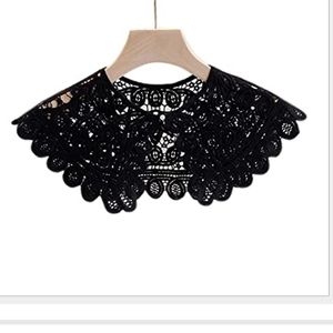Lace collar. Black lace. Crochet.